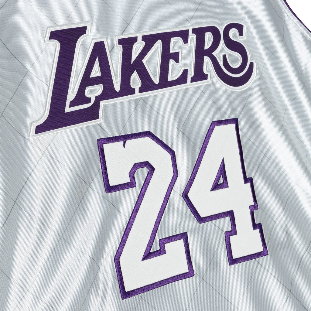 '07-08 Kobe Bryant Platinum Jersey Restock